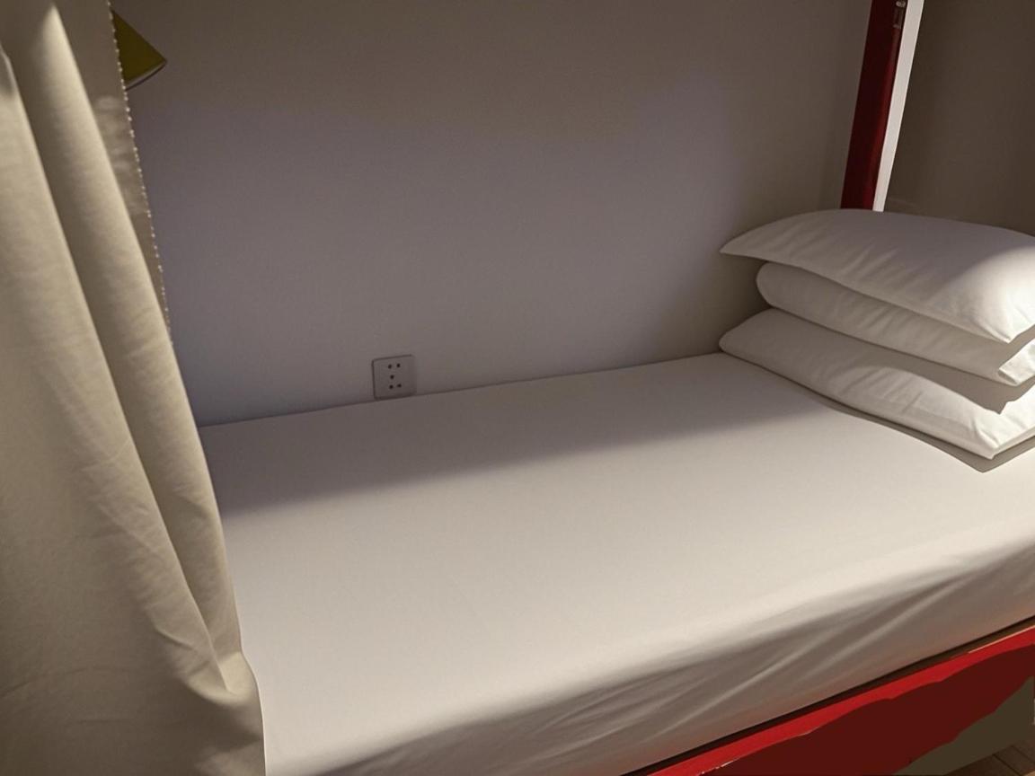 Youth Hostel *